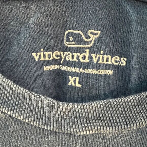 EUC Vineyard Vines Men’s T-Shirt XL Distressed Blue with Whale Logo - Picture 3 of 3